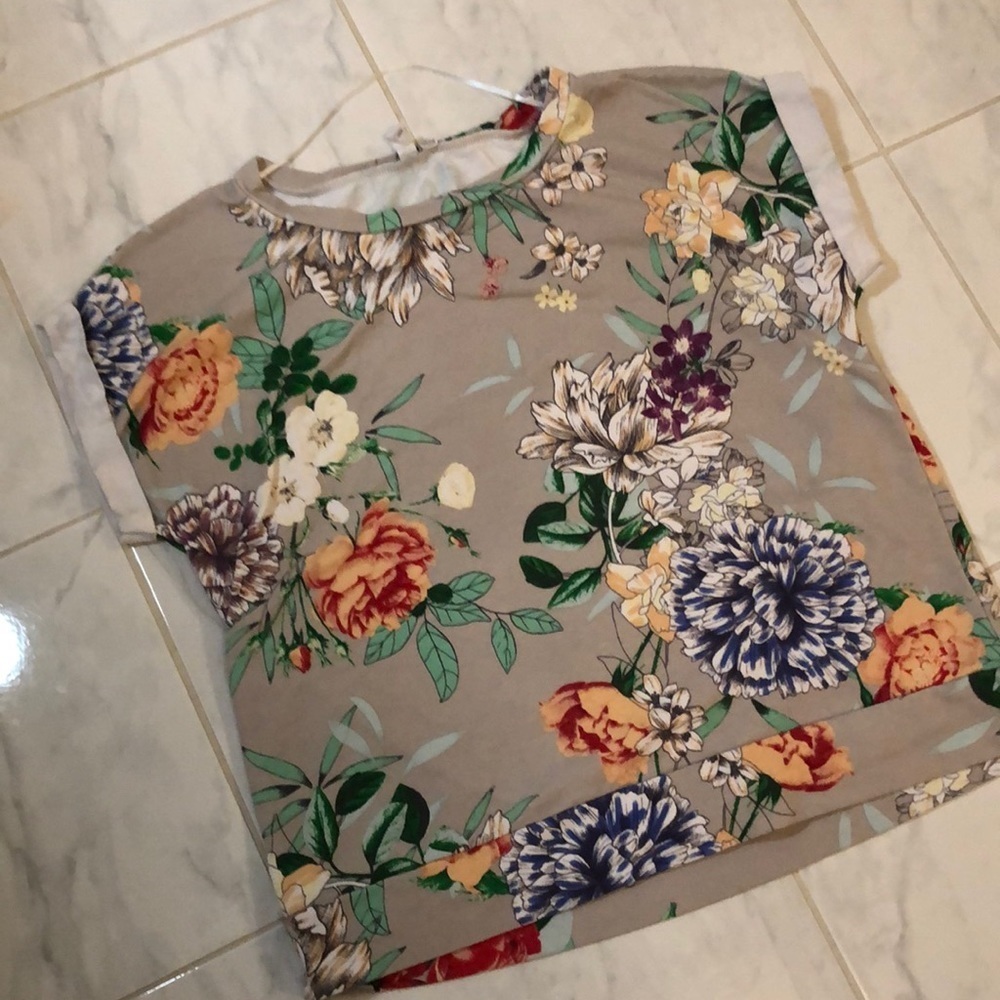 Cable & Gauge crop sleeve / folded sleeve large gorgeous floral print!